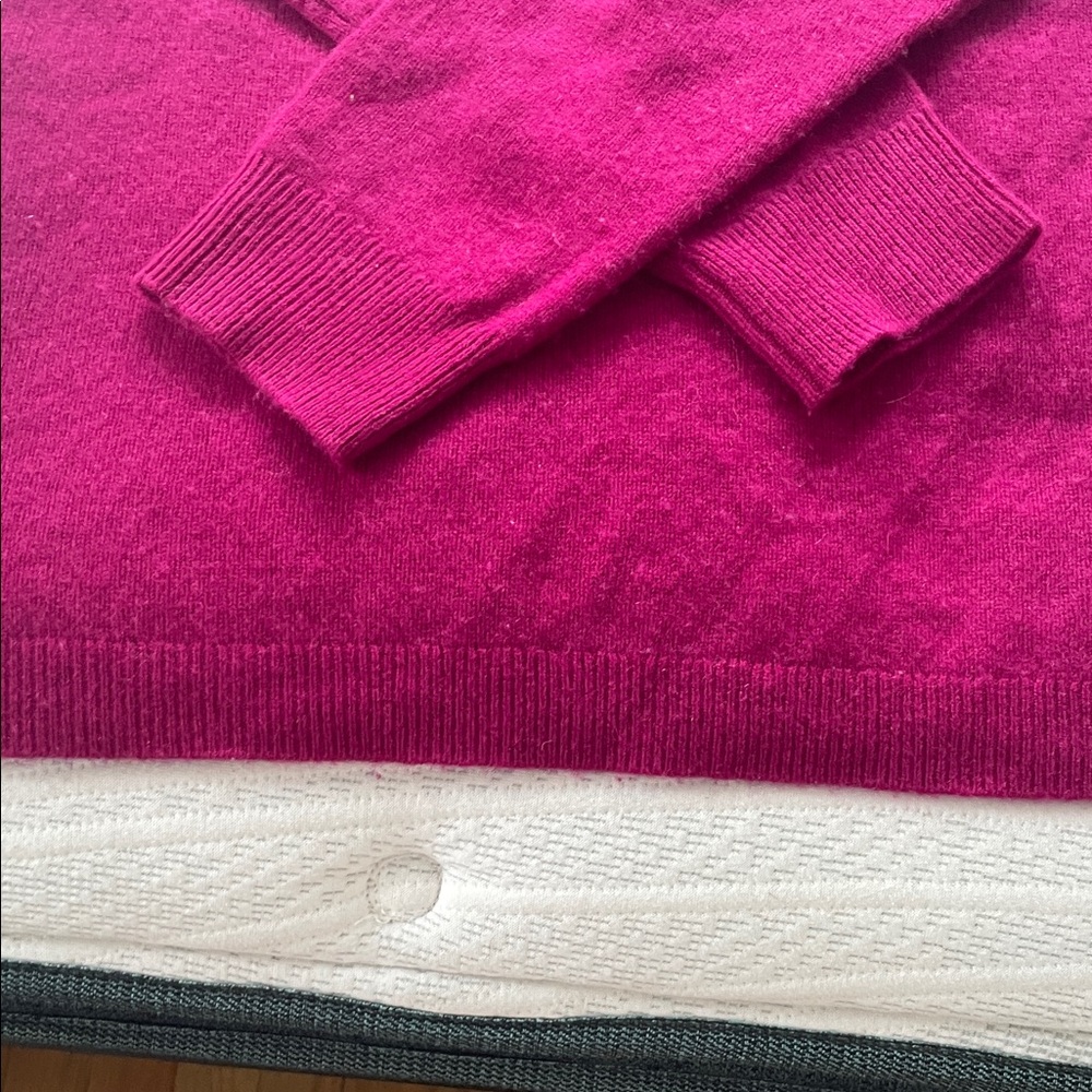 Nordstrom Women's Cashmere V-Neck Sweater - Magenta - Picture 5 of 5